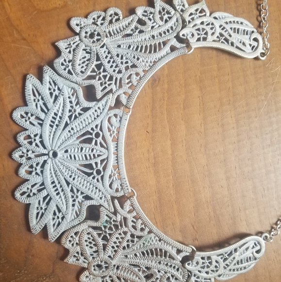 Claire's Gray Metal Lace Necklace - Picture 5 of 7